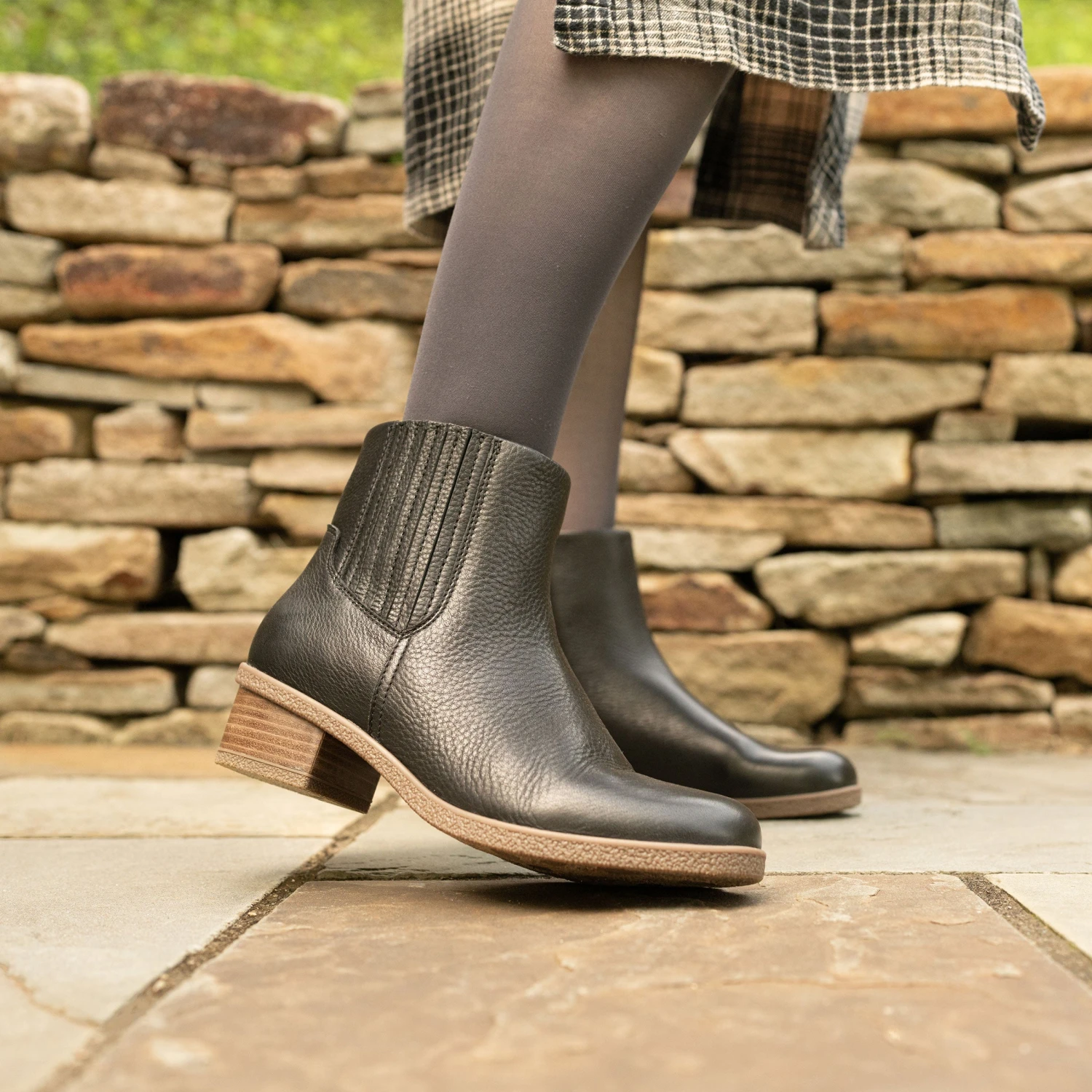 Daily Step Shop -Daily Step Shop Dublin PDP Daisie Black onfoot
