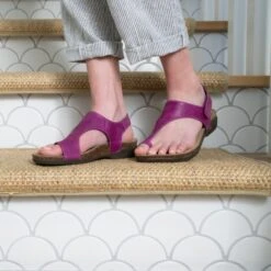 Dansko Reece Magenta Waxy Burnished -Daily Step Shop S23 ImgPDP ReeceMagenta