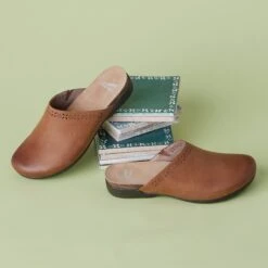 Dansko Robbie Tan Burnished Nubuck -Daily Step Shop S24 Roma Robbie Tan 5133 2400x2400 2d52b6fe 6720 48a2 a5ba f3640300b46a
